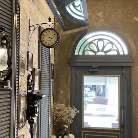 Central Old Town Cottage バンコク都 エクステリア 写真