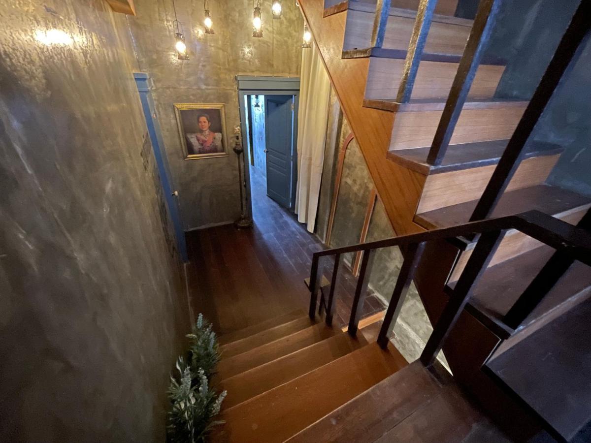 Central Old Town Cottage バンコク都 エクステリア 写真