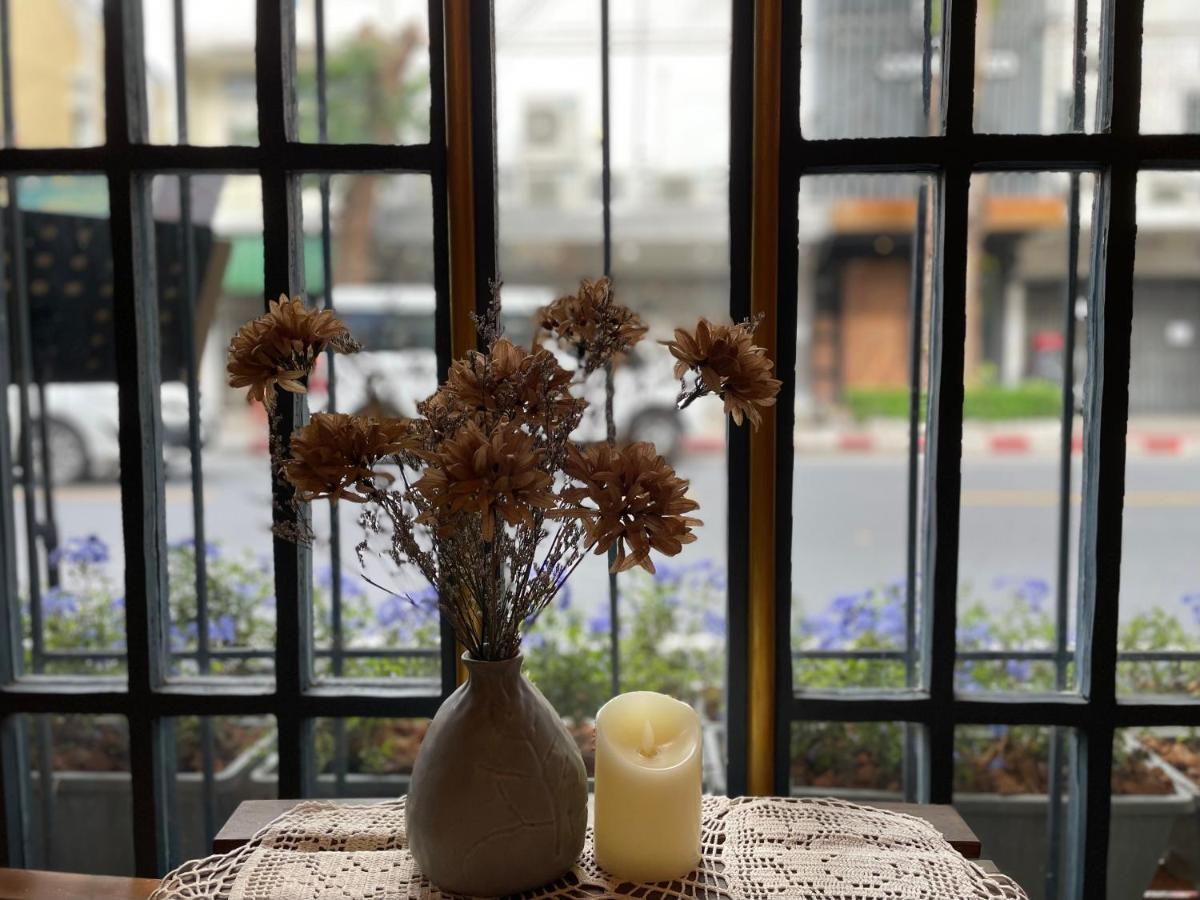 Central Old Town Cottage バンコク都 エクステリア 写真