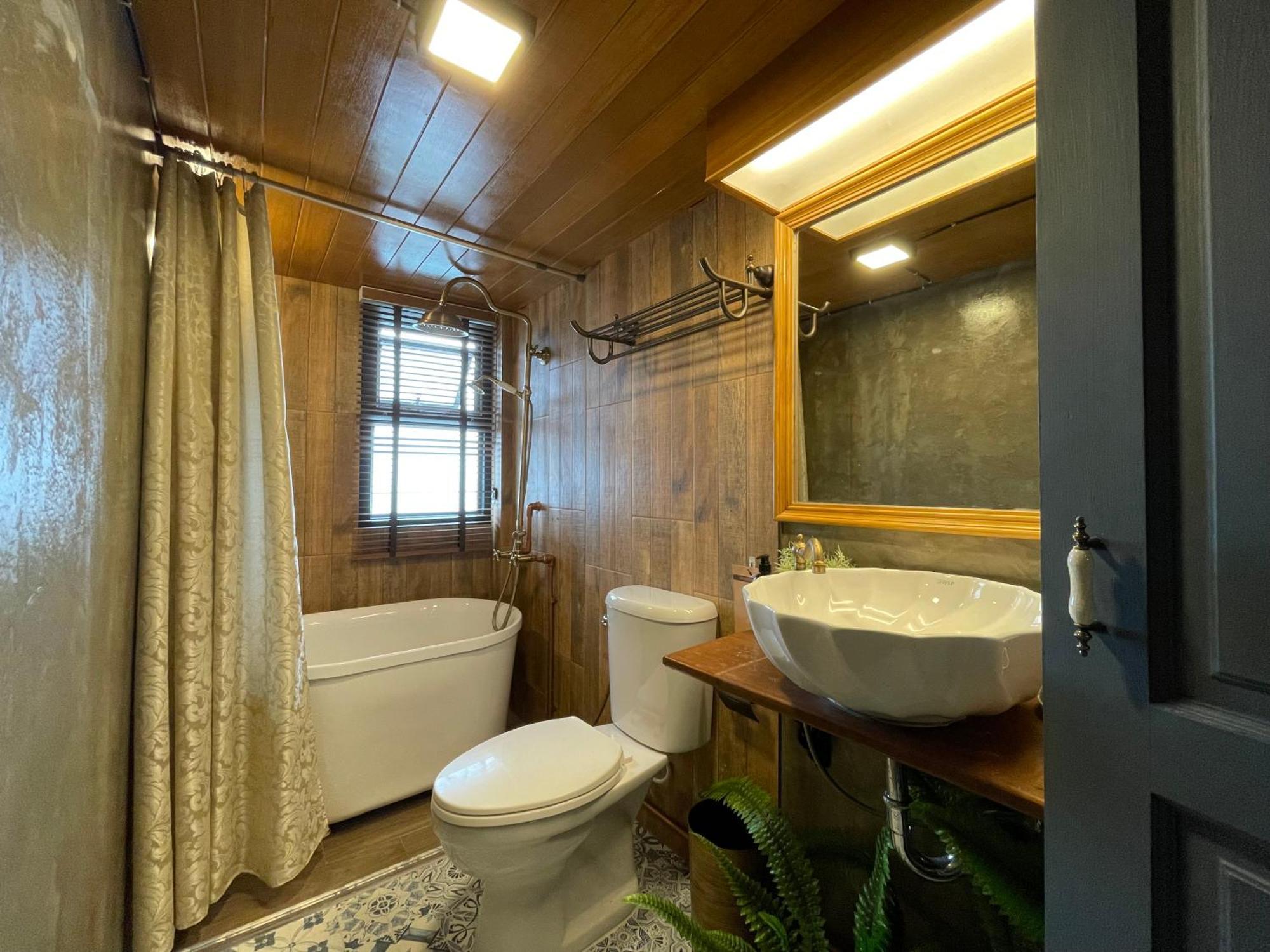 Central Old Town Cottage バンコク都 エクステリア 写真