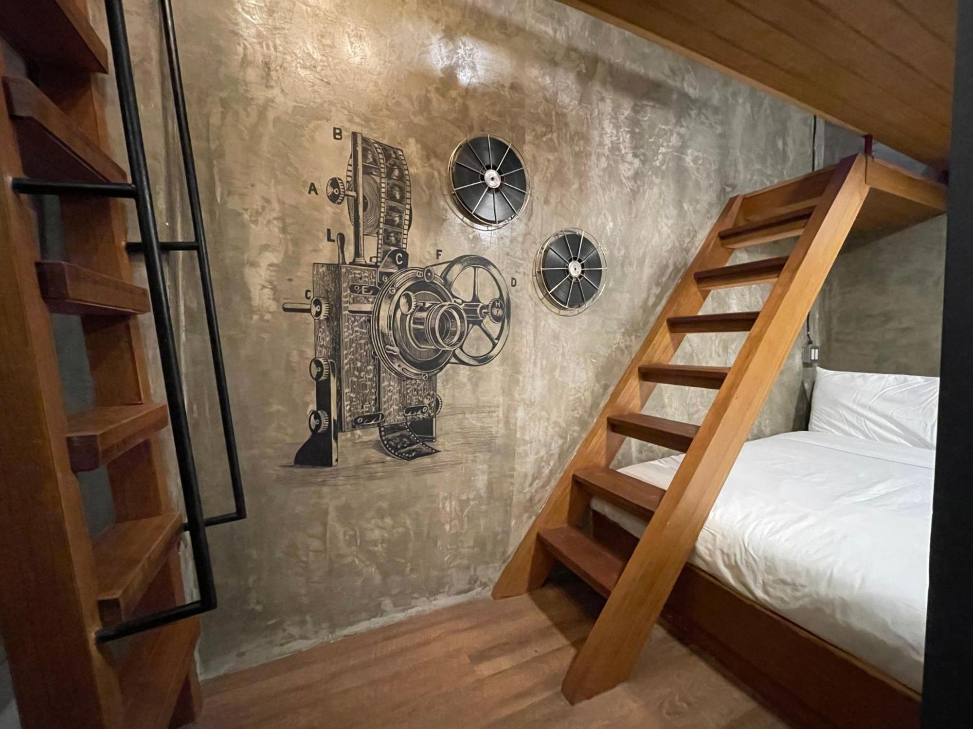 Central Old Town Cottage バンコク都 エクステリア 写真