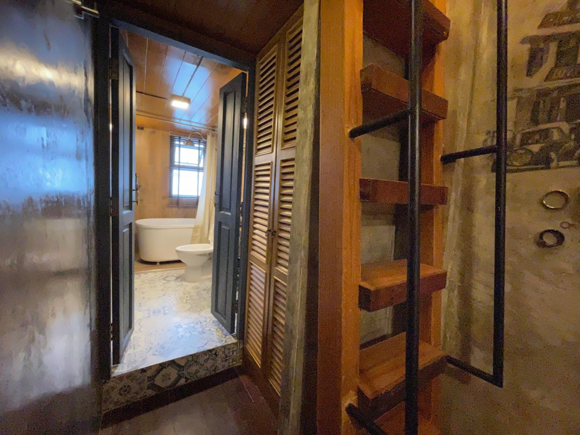 Central Old Town Cottage バンコク都 エクステリア 写真