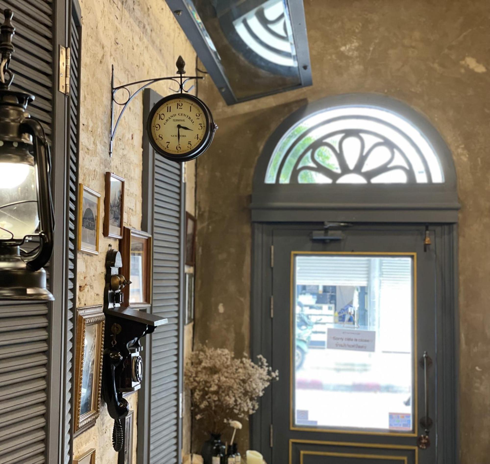 Central Old Town Cottage バンコク都 エクステリア 写真